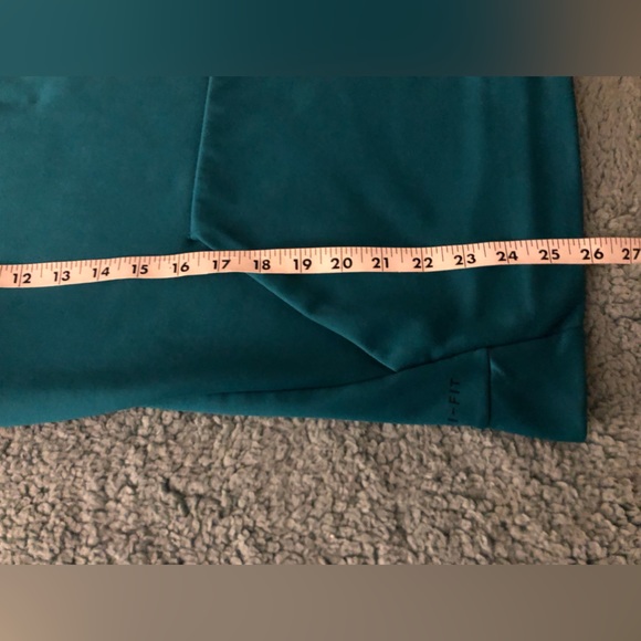 NIKE Hoodie - Soft and Like New - Picture 7 of 11